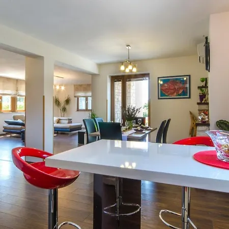 בית נופש House Tia