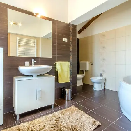 בית נופש House Tia