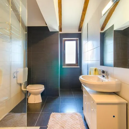 House Tia בית נופש *
