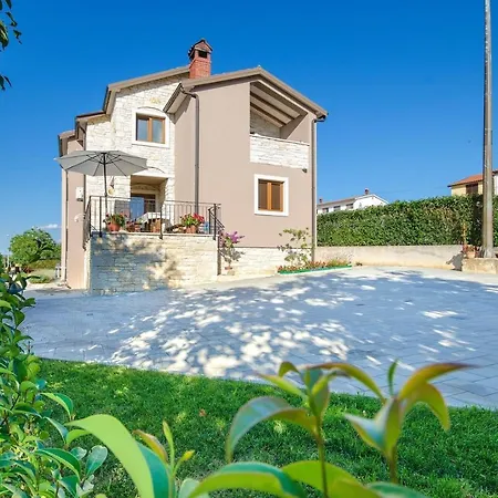 House Tia